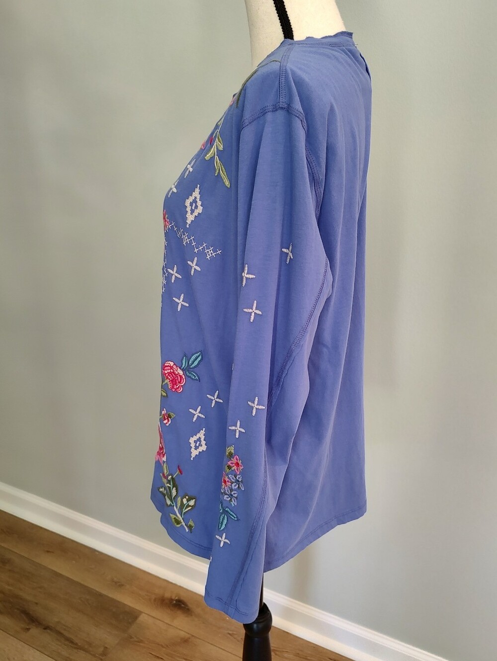 Johnny Was Raw Seam Catia Embroidered Henley Blue Long Sleeve Top Floral Large - Picture 9 of 15
